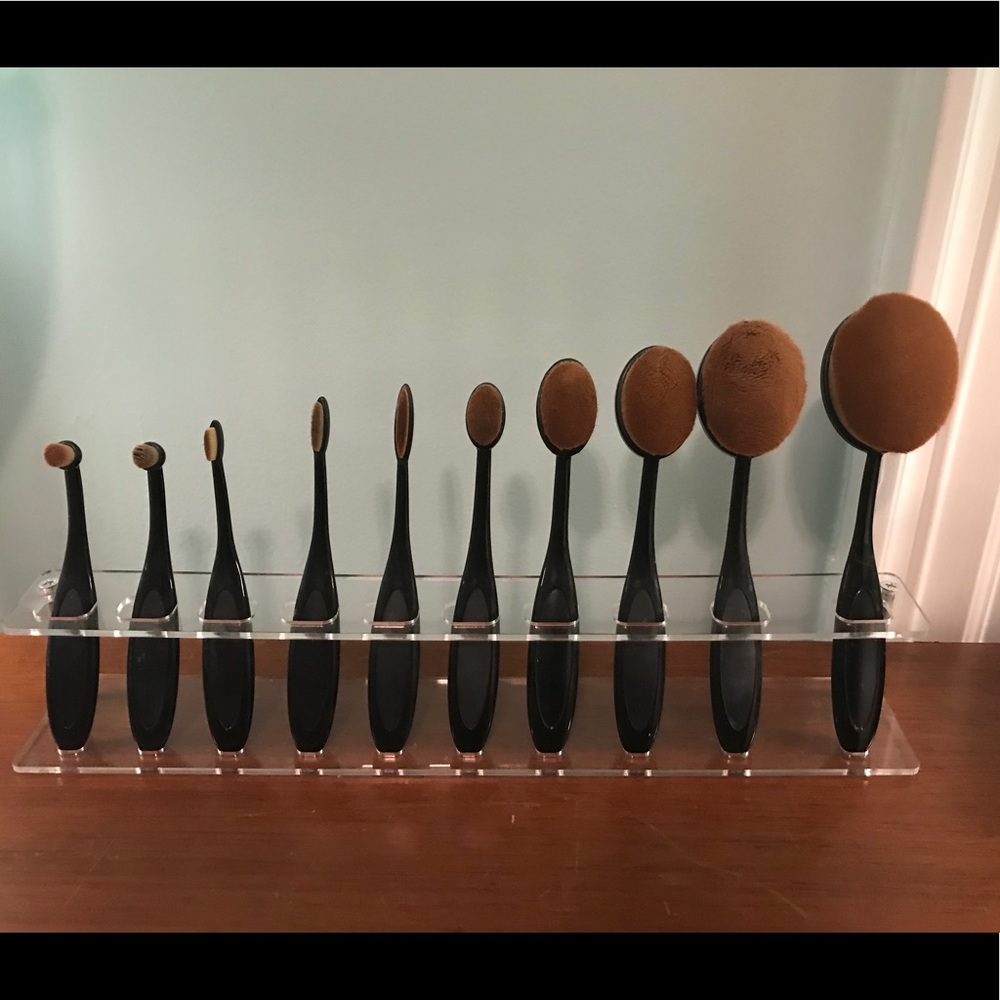 10 Makeup Brushes with holder + cleaning device